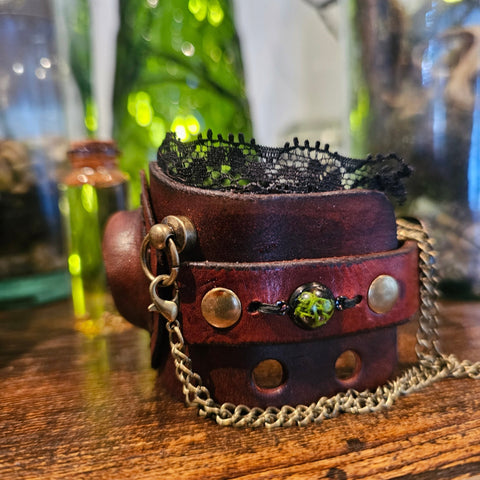 Bracelet montre steampunk en cuir – Résine, mousse et cristal de roche steampunk médiéval fait main | Atelier AnJo