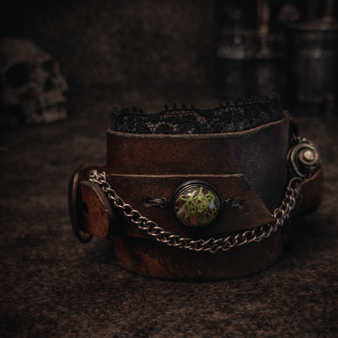 Bracelet montre steampunk en cuir – Résine, mousse et cristal de roche steampunk médiéval fait main | Atelier AnJo