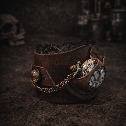 Bracelet montre steampunk en cuir – Résine, mousse et cristal de roche steampunk médiéval fait main | Atelier AnJo