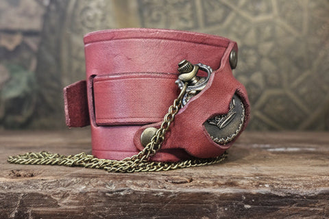 Bracelet - Montre Steampunk en Cuir Rouge Foncé – Modèle “Couronne du Temps steampunk médiéval fait main | Atelier AnJo