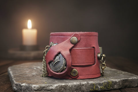 Bracelet - Montre Steampunk en Cuir Rouge Foncé – Modèle “Couronne du Temps steampunk médiéval fait main | Atelier AnJo