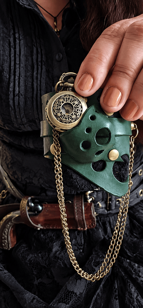 Bracelet-montre steampunk en cuir vert et dentelle noire steampunk médiéval fait main | Atelier AnJo