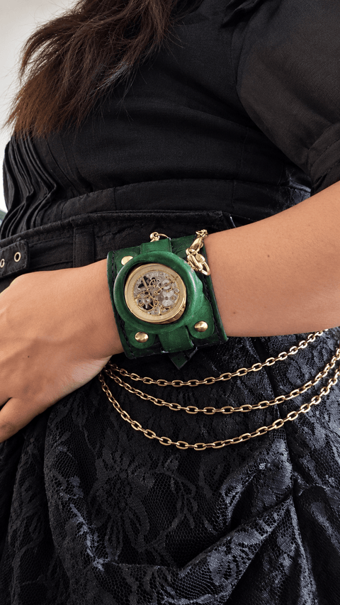 Bracelet-montre steampunk mécanique en cuir vert steampunk médiéval fait main | Atelier AnJo