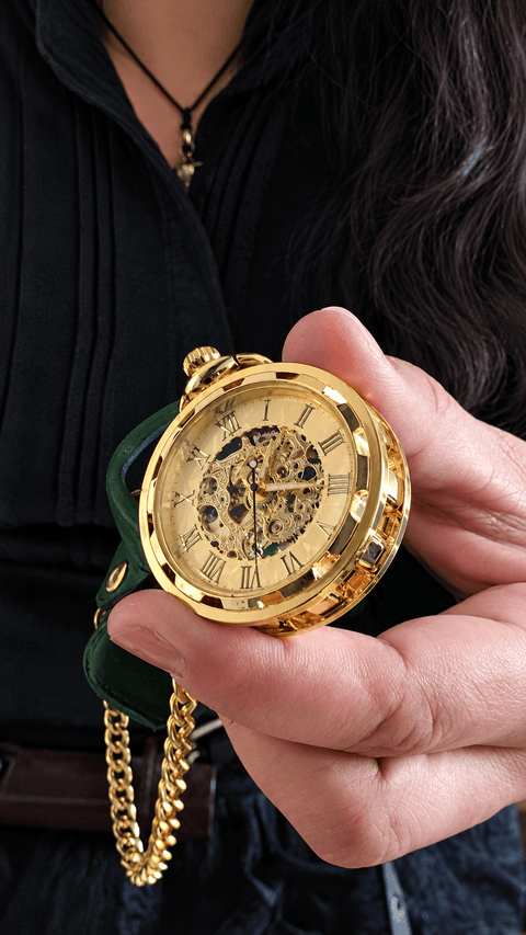 Bracelet-montre steampunk mécanique en cuir vert steampunk médiéval fait main | Atelier AnJo
