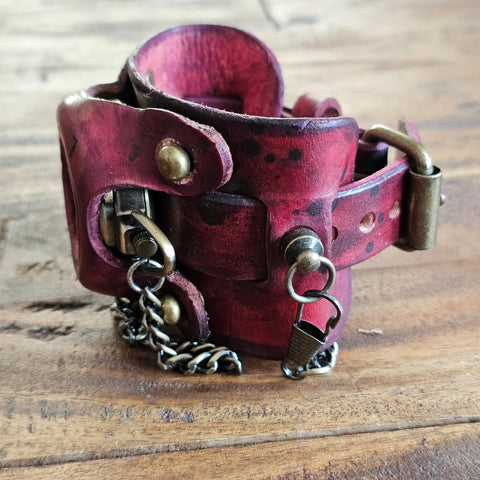 Bracelet-montre steampunk cuir rouge profond | Modèle semi-automatique fait main Atelier AnJo