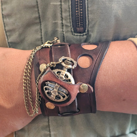 Bracelet montre steampunk steampunk médiéval fait main | Atelier AnJo