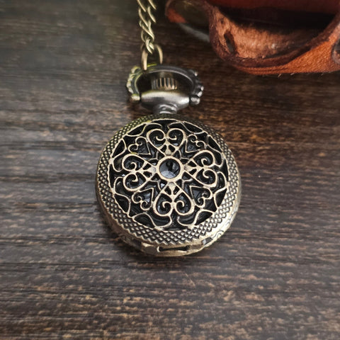 Bracelet steampunk en cuir – Montre à gousset quartz – Taille 16 à 19 cm steampunk médiéval fait main | Atelier AnJo