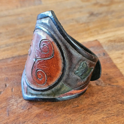 Bracelet triskel celtique / artisanal steampunk médiéval fait main | Atelier AnJo