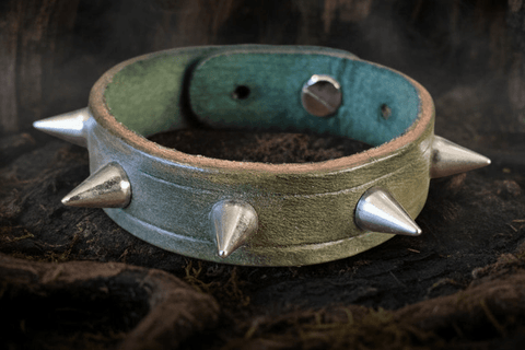 Bracelet vert à pointe steampunk médiéval fait main | Atelier AnJo