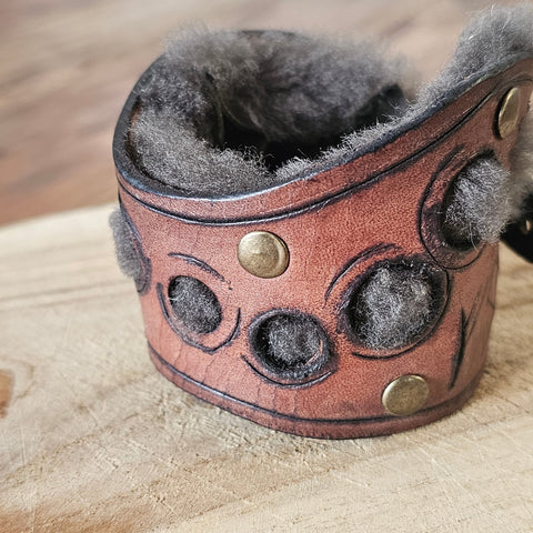 Bracelet viking en cuir véritable avec fourrure – taille 20 à 21 cm steampunk médiéval fait main | Atelier AnJo
