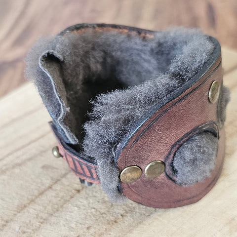Bracelet viking en cuir véritable avec fourrure – taille 20 à 21 cm steampunk médiéval fait main | Atelier AnJo