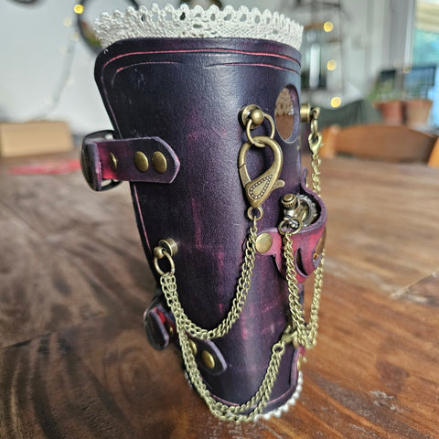 Brassard steampunk en cuir avec montre à pile et serrure – Taille ajustable steampunk médiéval fait main | Atelier AnJo