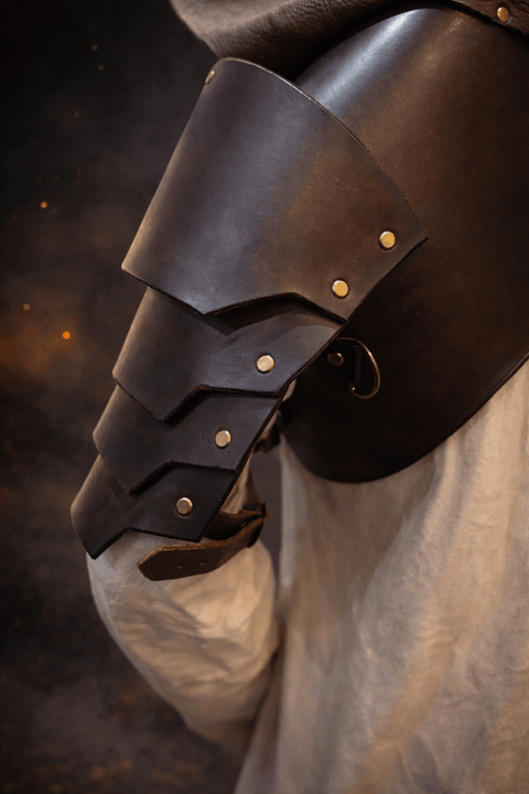 Capuchon & Épaulières en cuir – Taille réglable S à L " Capuchon Assasin " steampunk médiéval fait main | Atelier AnJo