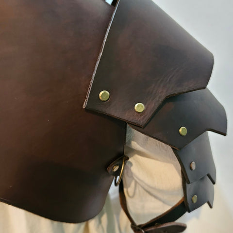 Capuchon & Épaulières en cuir – Taille réglable S à L " Capuchon Assasin " steampunk médiéval fait main | Atelier AnJo