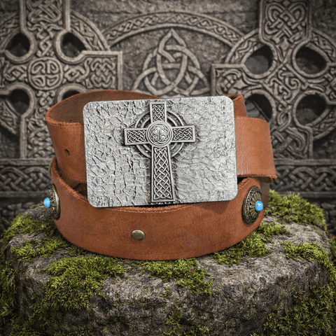 Ceinture celtique en cuir d’autruche avec conchos en laiton et aolite teintée steampunk médiéval fait main | Atelier AnJo