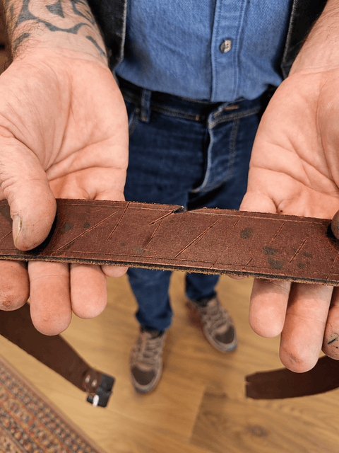 Ceinture en cuir bordeaux à boucle tête de mort – 93 à 107 cm steampunk médiéval fait main | Atelier AnJo
