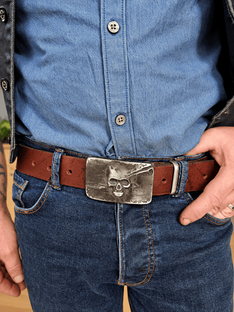 Ceinture en cuir bordeaux à boucle tête de mort – 93 à 107 cm steampunk médiéval fait main | Atelier AnJo