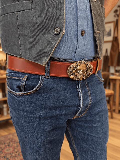 Ceinture en cuir cognac à boucle ovale tête de mort – 94 à 115 cm steampunk médiéval fait main | Atelier AnJo