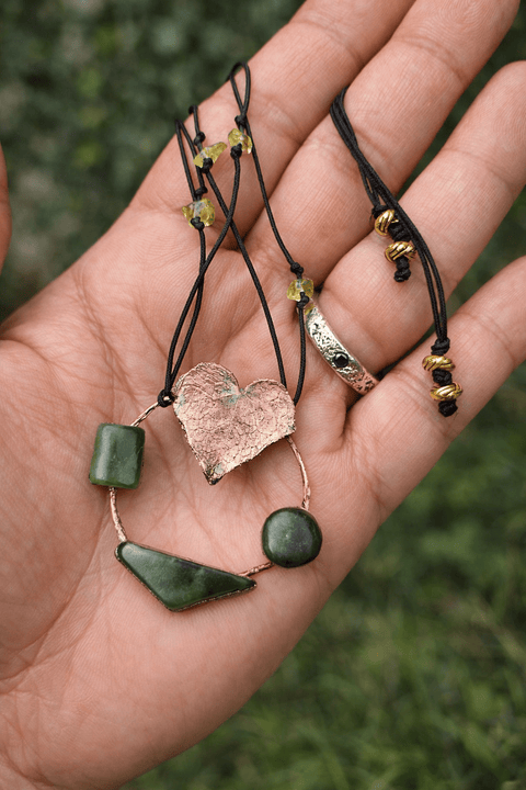 Cœur Sylvestre – Collier en cuivre, aventurine et péridot steampunk médiéval fait main | Atelier AnJo