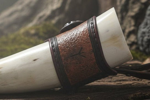 Corne à boire viking en cuir – Nœud celtique repoussé à la main steampunk médiéval fait main | Atelier AnJo