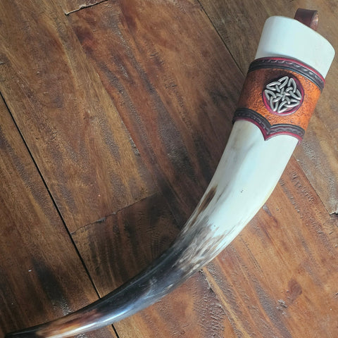 Corne à boire viking en cuir – Nœud celtique repoussé à la main steampunk médiéval fait main | Atelier AnJo