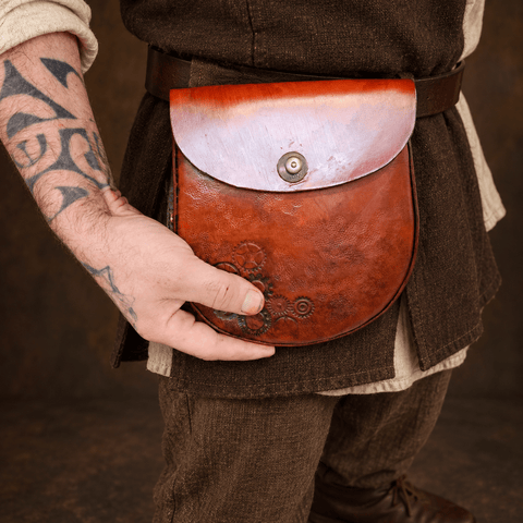 Escarcelle sporran en cuir repoussé à motif steampunk steampunk médiéval fait main | Atelier AnJo