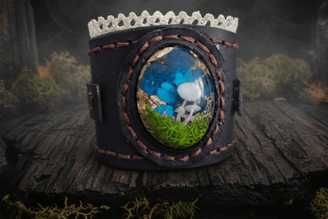 Manchette steampunk en cuir – Cabochon en résine – Taille 16 à 22 cm steampunk médiéval fait main | Atelier AnJo