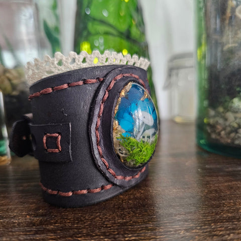 Manchette steampunk en cuir – Cabochon en résine – Taille 16 à 22 cm steampunk médiéval fait main | Atelier AnJo