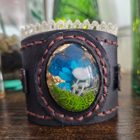 Manchette steampunk en cuir – Cabochon en résine – Taille 16 à 22 cm steampunk médiéval fait main | Atelier AnJo