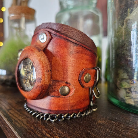 Manchette steampunk en cuir – Montre semi - automatique, artisanale et unique steampunk médiéval fait main | Atelier AnJo