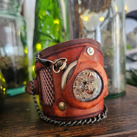 Manchette steampunk en cuir – Montre semi - automatique, artisanale et unique steampunk médiéval fait main | Atelier AnJo