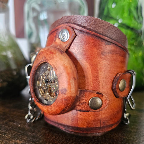 Manchette steampunk en cuir – Montre semi - automatique, artisanale et unique steampunk médiéval fait main | Atelier AnJo