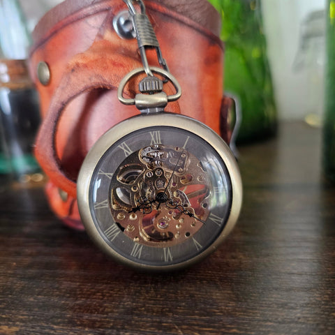 Manchette steampunk en cuir – Montre semi - automatique, artisanale et unique steampunk médiéval fait main | Atelier AnJo