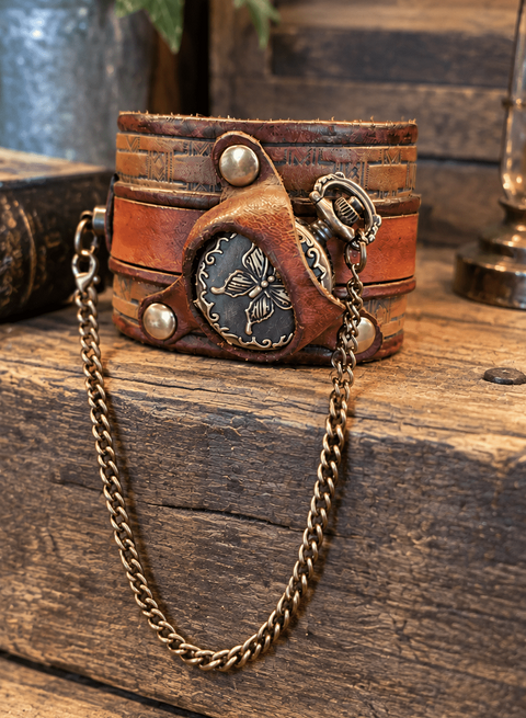 Montre de poignet en cuir artisanal – style steampunk – marron steampunk médiéval fait main | Atelier AnJo