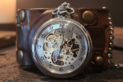 Montre semi - automatique en cuir – Modèle "Algiz" | Steampunk & runes protectrices steampunk médiéval fait main | Atelier AnJo