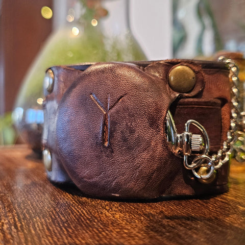 Montre semi - automatique en cuir – Modèle "Algiz" | Steampunk & runes protectrices steampunk médiéval fait main | Atelier AnJo