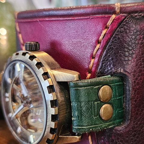 Montre semi - automatique – Tête de mort repoussée steampunk médiéval fait main | Atelier AnJo