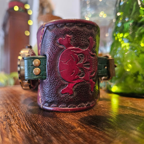 Montre semi - automatique – Tête de mort repoussée steampunk médiéval fait main | Atelier AnJo