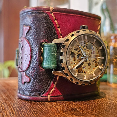Montre semi - automatique – Tête de mort repoussée steampunk médiéval fait main | Atelier AnJo