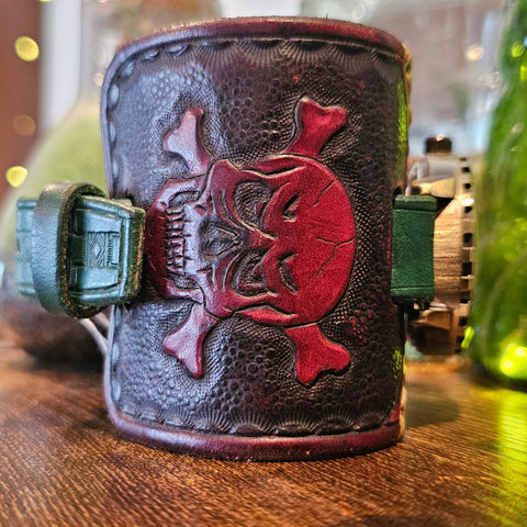 Montre semi - automatique – Tête de mort repoussée steampunk médiéval fait main | Atelier AnJo