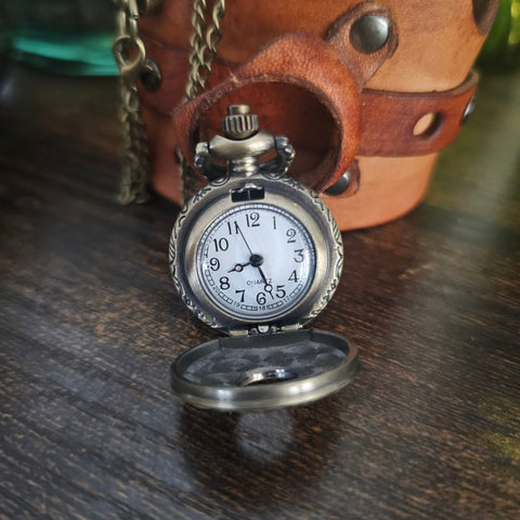Montre steampunk “Atelier d’Inventeur” steampunk médiéval fait main | Atelier AnJo