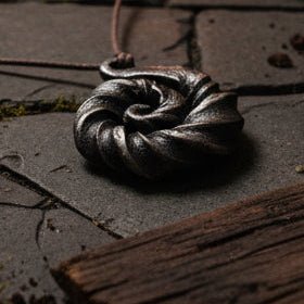 Notil – Escargot, pendentif artisanal médiéval forgé à la main | Atelier Thorfin Taranisosson steampunk médiéval fait main | Atelier AnJo