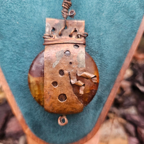 Pendentif artisanal – Jaspe naturel & cuivre vieilli steampunk médiéval fait main | Atelier AnJo