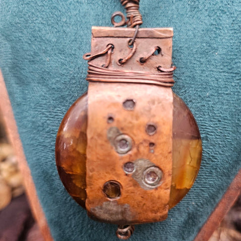 Pendentif artisanal – Jaspe naturel & cuivre vieilli steampunk médiéval fait main | Atelier AnJo