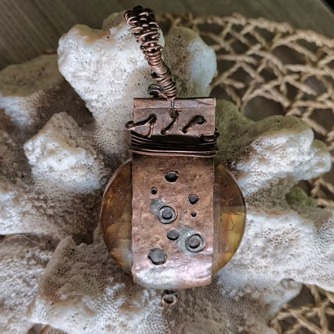 Pendentif artisanal – Jaspe naturel & cuivre vieilli steampunk médiéval fait main | Atelier AnJo
