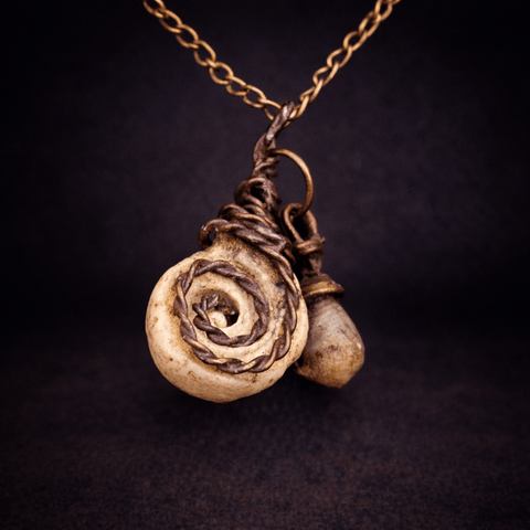 Pendentif en coquillage naturel et cuivre – Artefact mystique & artisanal steampunk médiéval fait main | Atelier AnJo