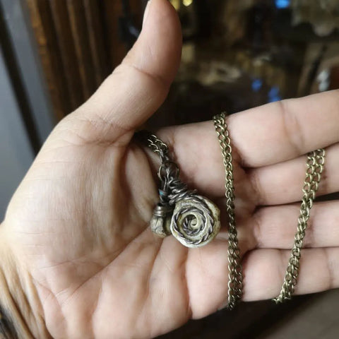 Pendentif en coquillage naturel et cuivre – Artefact mystique & artisanal steampunk médiéval fait main | Atelier AnJo