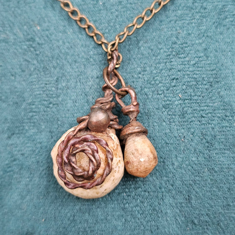 Pendentif en coquillage naturel et cuivre – Artefact mystique & artisanal steampunk médiéval fait main | Atelier AnJo