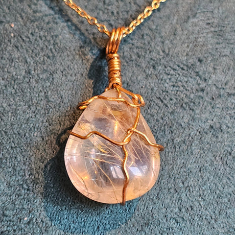 Pendentif en quartz rutilé jaune – création artisanale steampunk médiéval fait main | Atelier AnJo