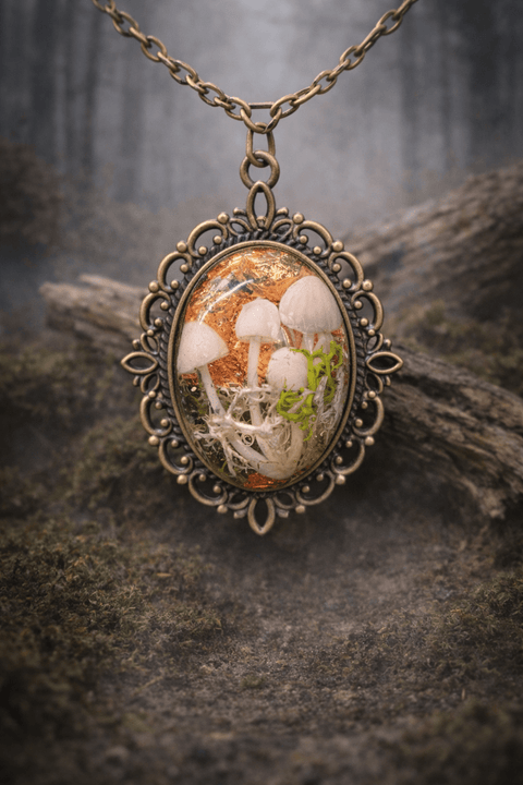 Pendentif fantastique en résine – Champignons, fleurs et cuivre steampunk médiéval fait main | Atelier AnJo